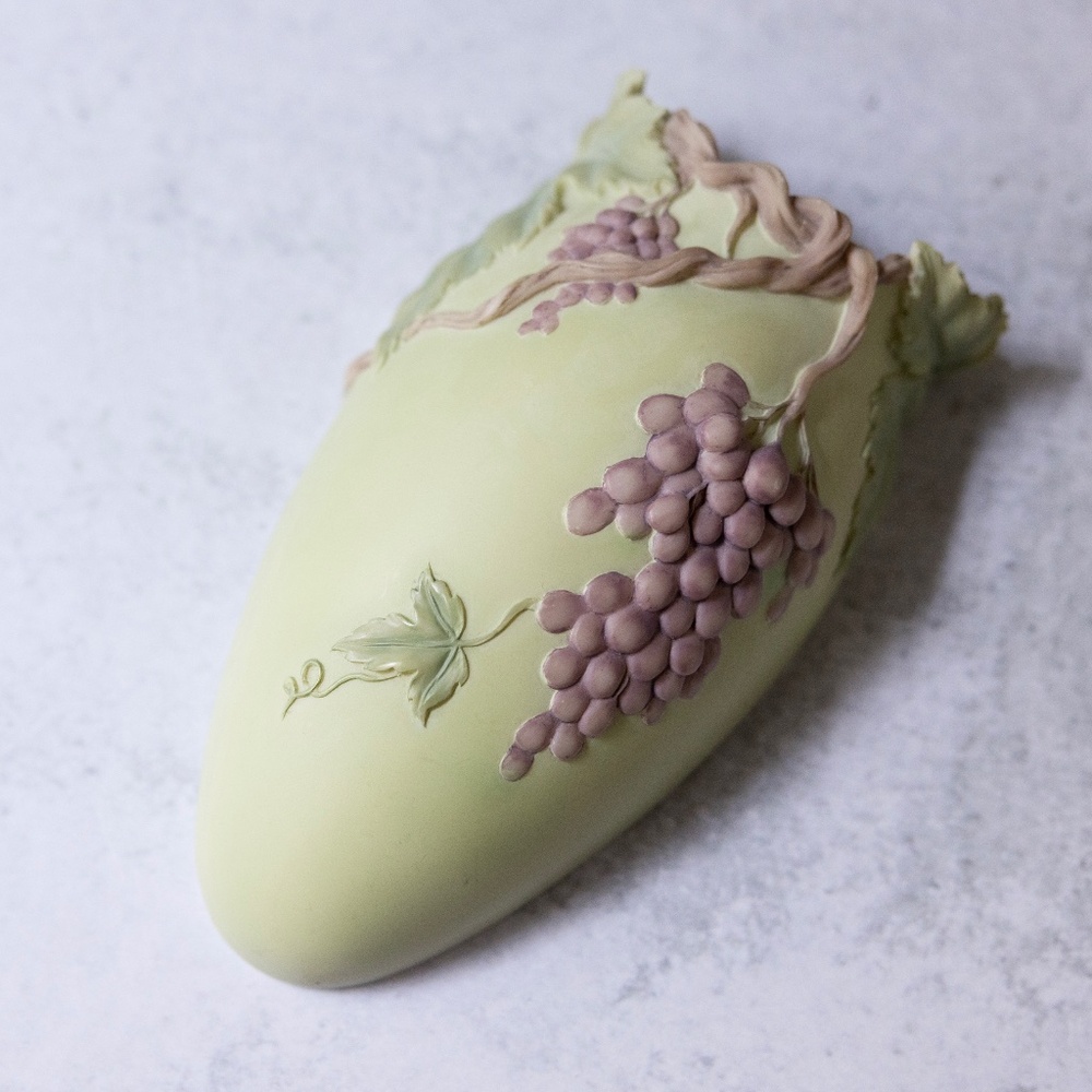VTG Ibis & Orchid Design Grapevine 105 Resin Wall Pocket Decor Vase Green Purple